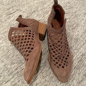 Jeffrey Campbell open weave suede Taggart ankle boots size 6